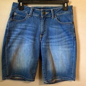 Lee Modern Series Curvy Fit Short